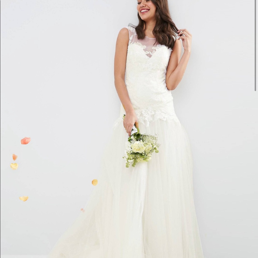 Wedding gown - Picture 2 of 5